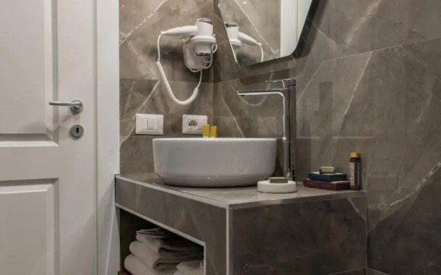 Tree Charme Parliament Suites