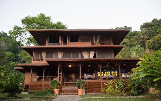 Playa Cativo Lodge