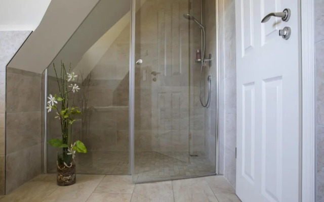 Luxus Reetdachhaus in Fuhlendorf mit Sauna