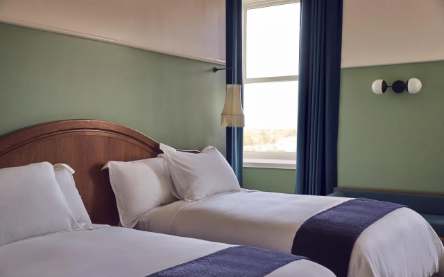 The Drayton Hotel Savannah, Curio Collection by Hilton