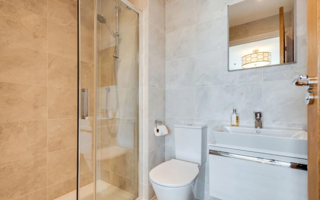 Stylish 4-br House - Free Parking Nice Garden