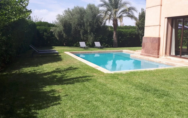 Apple Villa 33