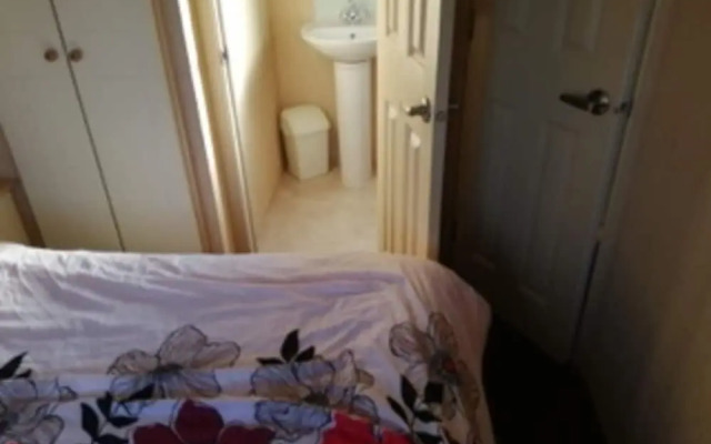 Pets Stay Free 3 Bedroom Caravan at Heacham Beach
