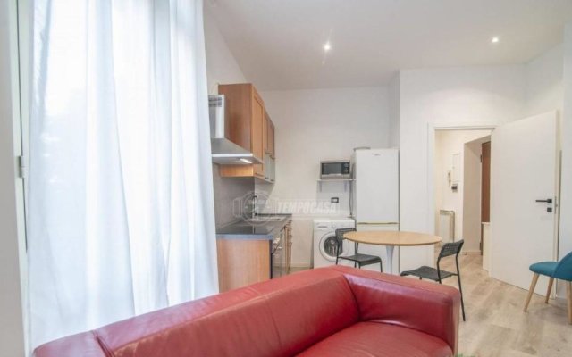 TheTechFlat-4people-2bedrooms-24Hours Self Check in - RedMetro Sesto Marelli Duomo Fiera - For professionals and remote workers 32inch Monitor and Desks optimized for laptop - No City tax required - great wifi - dishwasher, washing machine and microwave
