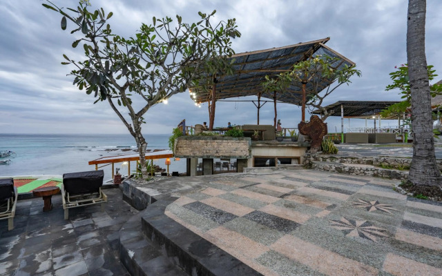 Mushroom Beach Bungalow