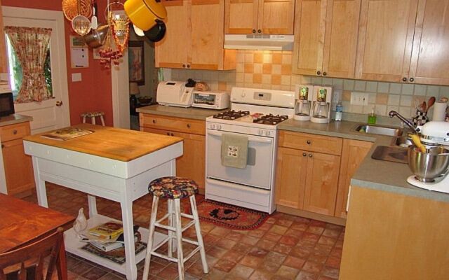 Frog Hollow Bed and Breakfast