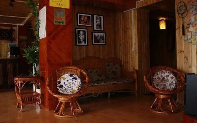 Dragon's Den Hostel