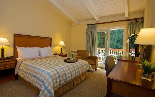 Red Cottage Inn & Suites