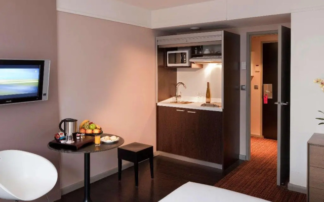 Residence Mercure Paris La Defense Grande Arche