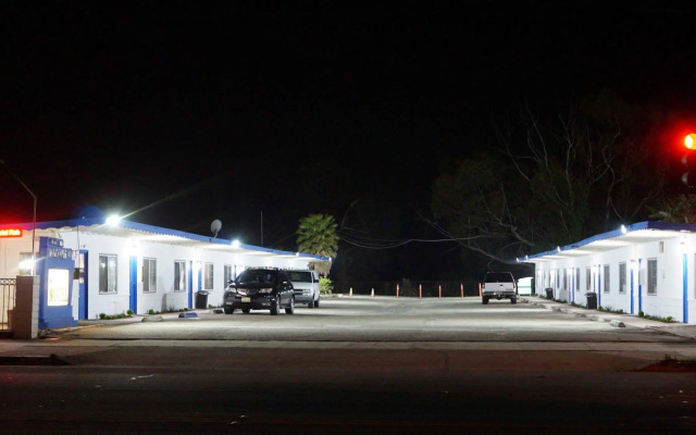 White Caps Motel