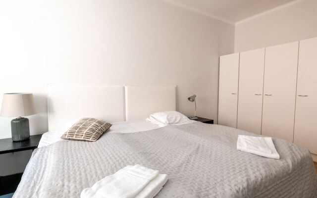 2ndhomes Bright 2BR Apartment