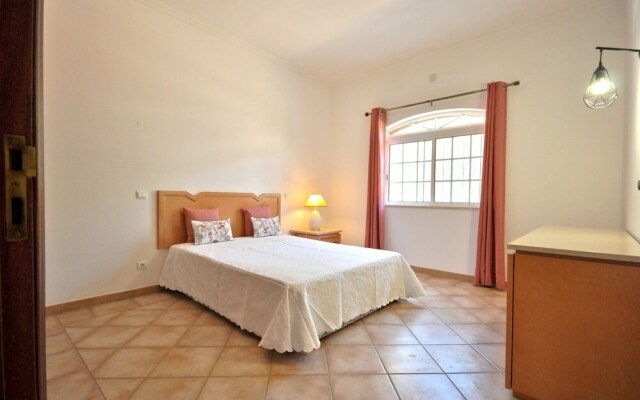 Large Country Villa With Private Pool, Vilamoura