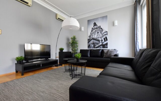 Luxury Apartment by Hi5 - Lovag Suites