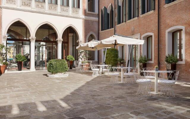 Sina Centurion Palace Hotel