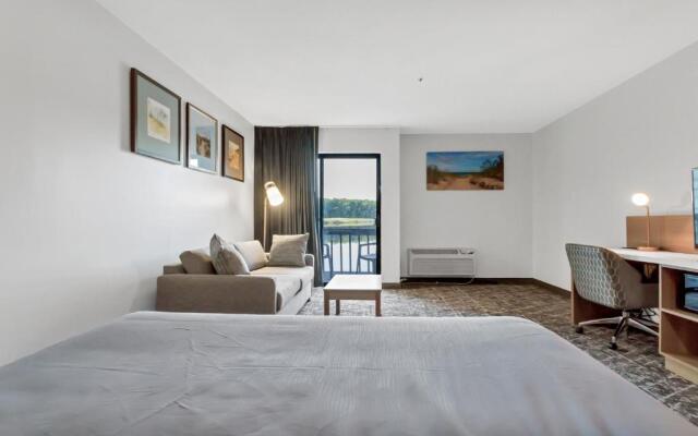 Waterbird Lakeside Inn