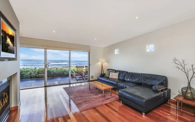 Hearn's Beachside Villa 8