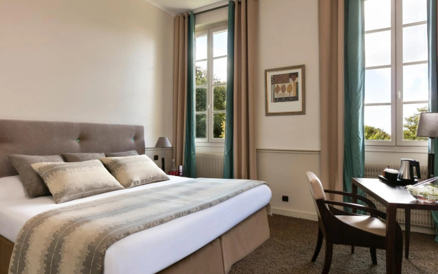 Château Jeanne & the Forest - Château de Montvillargenne