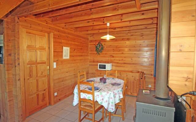 Wooden Chalet Close to Lake