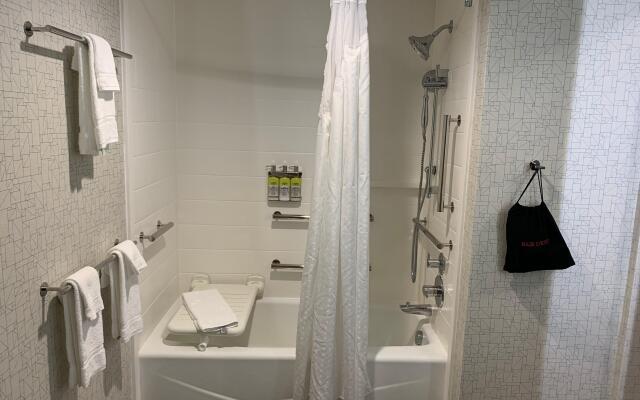 Holiday Inn Express & Suites Moore by IHG