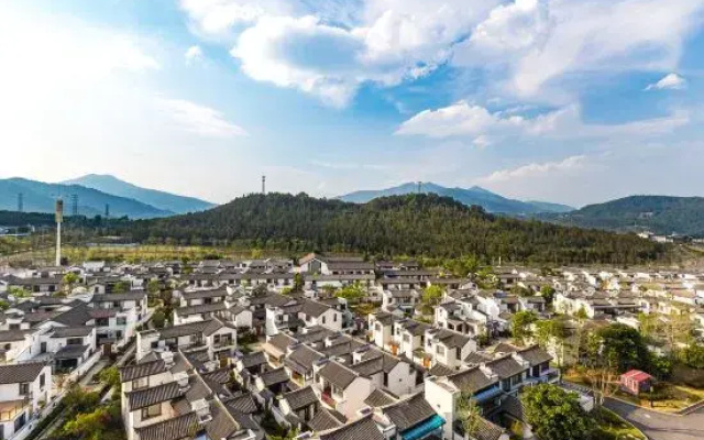Heyue Hot Spring Villa Hotel