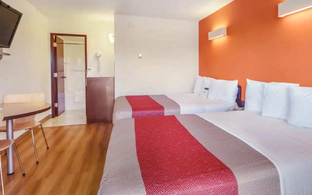 Motel 6 Lethbridge, AB