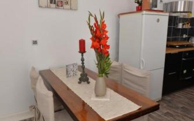 Olive Tree City Apartment