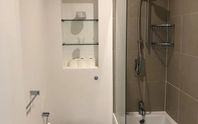 2 Bedroom Flat Near Notting Hill