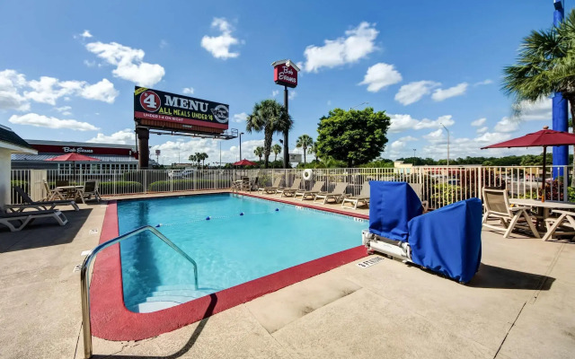 Motel 6 Lakeland, FL