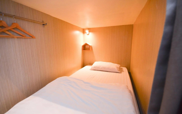 Good Day Hostel – Guest Rooms – Bangkok