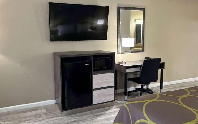 Super 8 by Wyndham Harrison OH