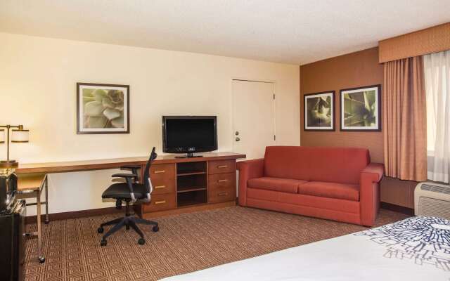 La Quinta Inn & Suites by Wyndham Columbia