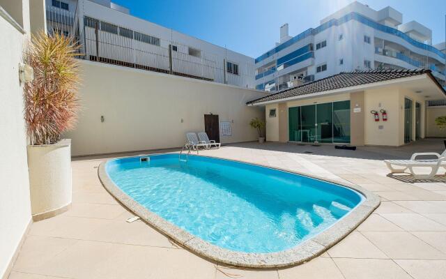 Apto com piscina a 2min da praia CAC106