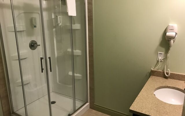 Days Inn & Suites Whitecourt