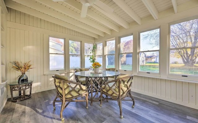 Granger 'hedge House' w/ Sunroom & Yard Games