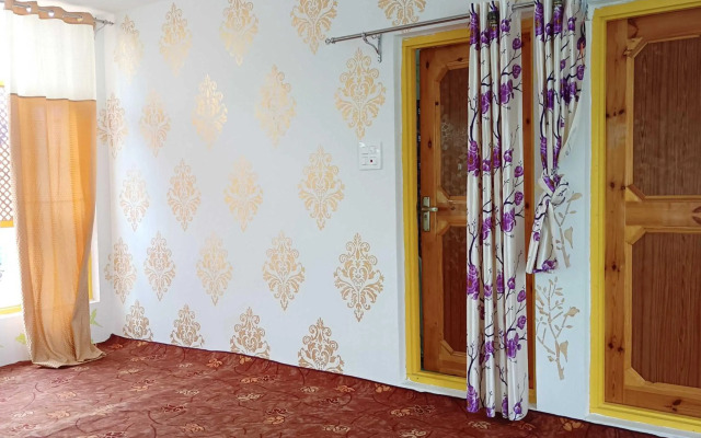 POP 92607 Rohi Homestay