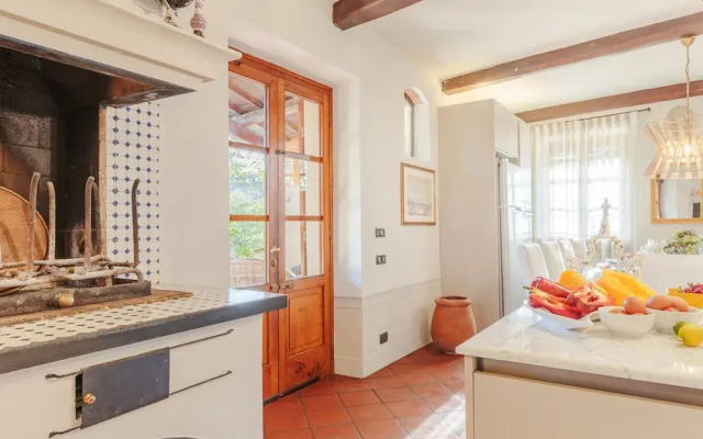 Amore Farmhouse Retreat