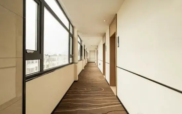 City convenient hotel (Luohe Huanghe Plaza store)