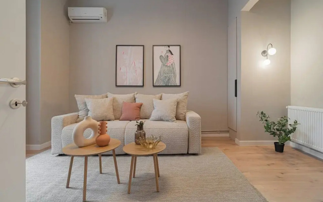 Loggia & Luxe 5BR Penthouse in Universitatii Area