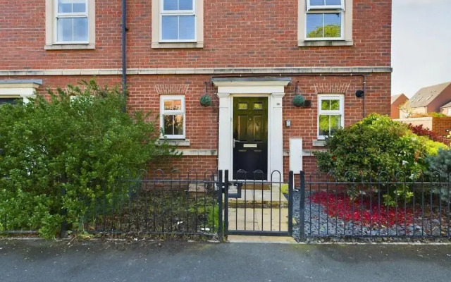 Riverfront Staffordshire Retreat