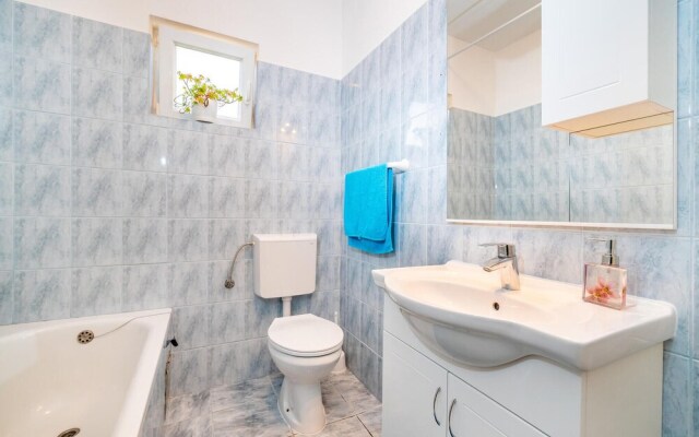 Beautiful Apartment in Rovanjska With 2 Bedrooms and Wifi