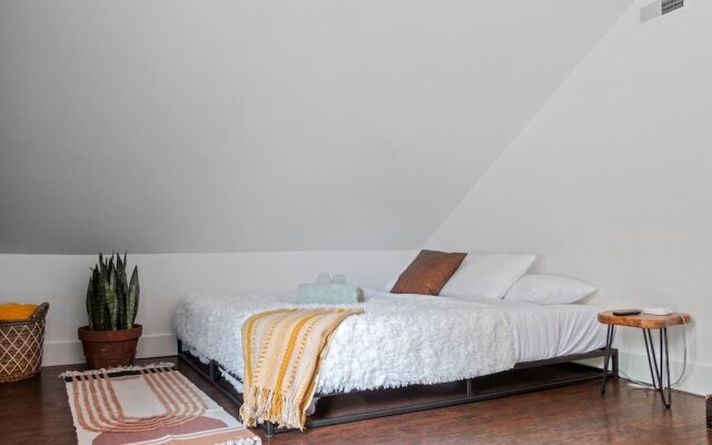 NEW Luxe Pet Friendly Free Parking Downtown