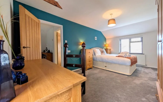 The Old Barn Near St Ives - Rustic Charm & Space