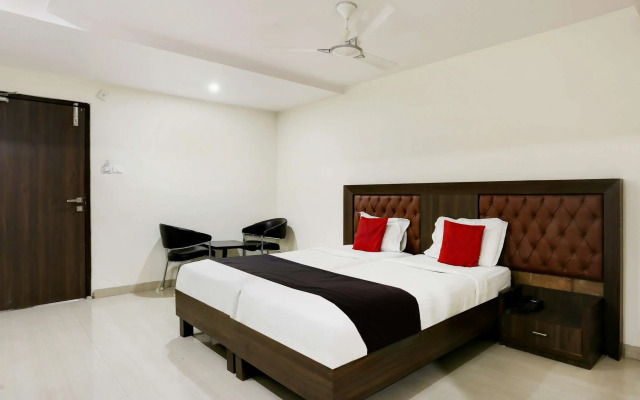 Capital O 9003 Halcyon Deccan Inn