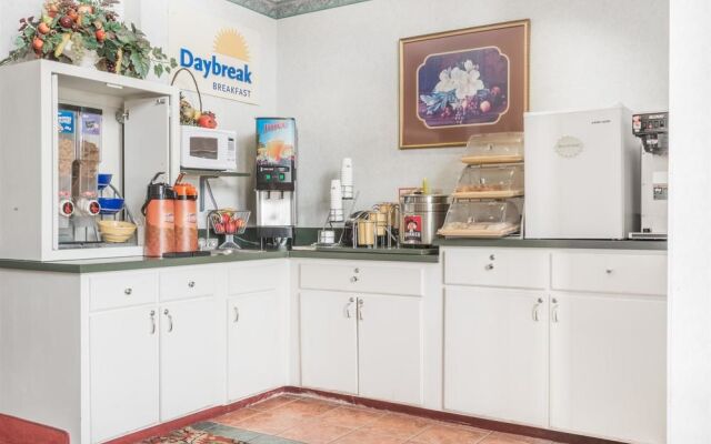 Days Inn by Wyndham Montgomery