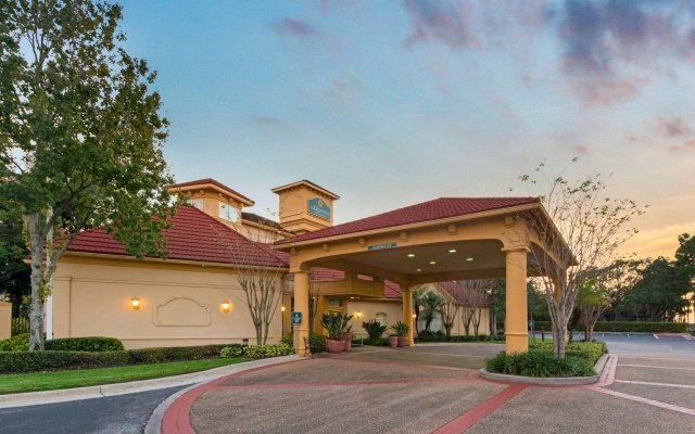 La Quinta Inn & Suites by Wyndham USF (Near Busch Gardens)