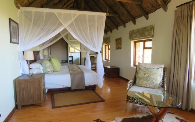 Woodbury Lodge - Amakhala Game Reserve