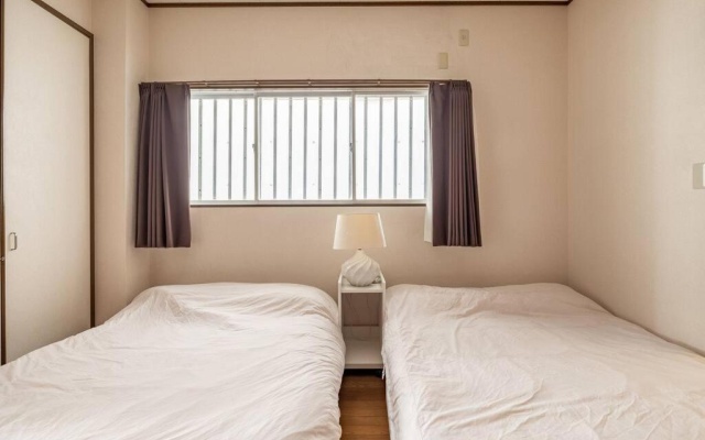 2フロア貸切最大15名 国際通り徒歩1分 駐車場1台無料 Paradise inn 安里 – Guest Rooms – Naha