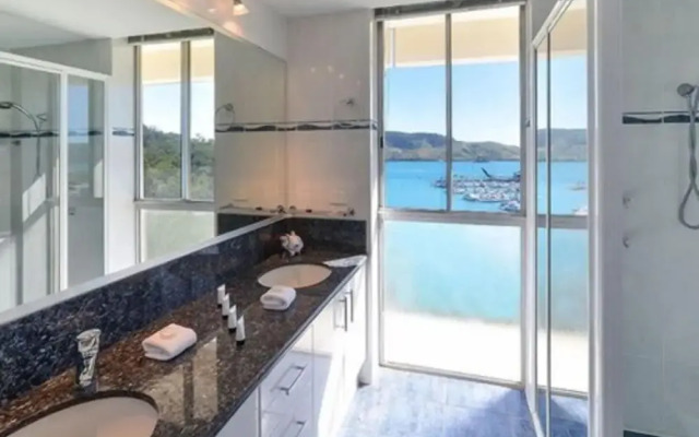 Yacht Harbour Tower 5