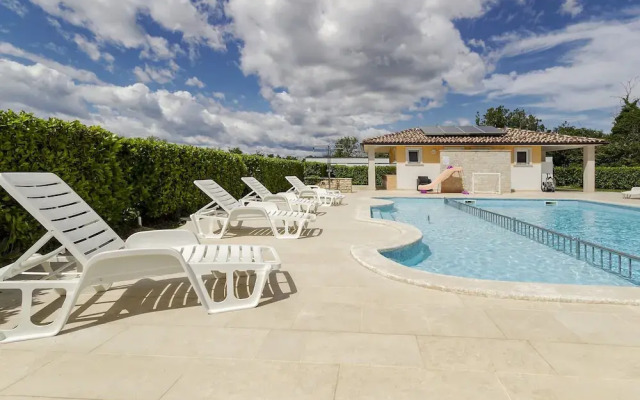 Elegant Apartment in Banjole near Fratarski Otok Island