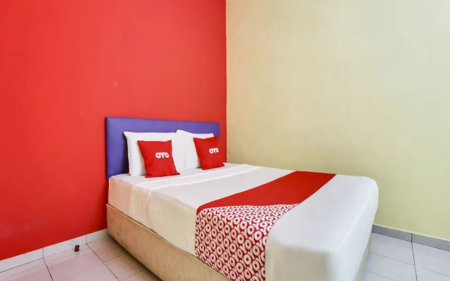 OYO 89615 T Family Hotel